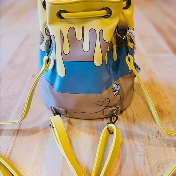 NWT Loungefly Winnie the Pooh convertible - Picture 5 of 5